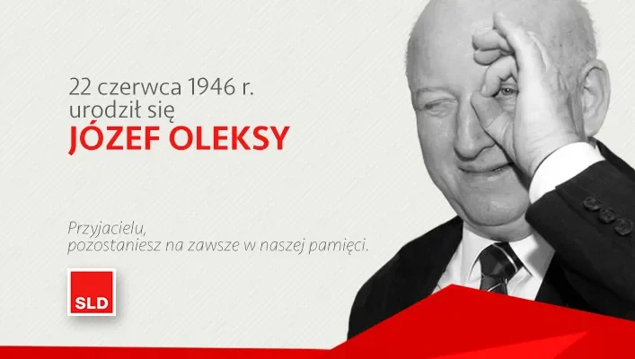 Czarno-białe zdjęcie uśmiechniętego starszego mężczyzny w garniturze robiącego gest „OK” przy oku, po lewej stronie napis o dacie urodzin (22 czerwca 1946) i czerwone logo SLD.