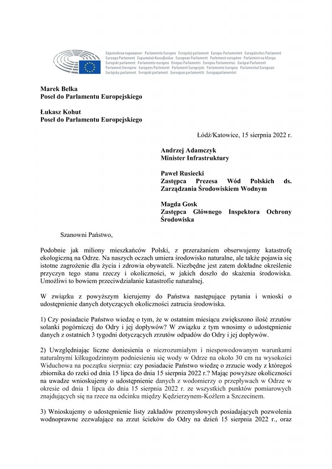 Zdjęcie przedstawia oficjalny list adresowany do władz, dotyczący problemów ekologicznych związanych z rzeką Odrą, podpisany przez posłów do Parlamentu Europejskiego oraz innych urzędników.