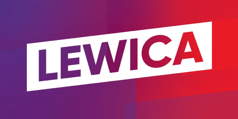 Logo Nowej Lewicy: biała ukośna taśma z napisem LEWICA na gradientowym tle od fioletu do czerwieni.