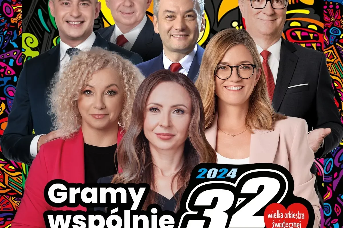 Grupa osób w garniturach i eleganckich ubraniach na kolorowym, wzorzystym tle, z napisem Gramy wspólnie z WOŚP i logo 32. finału Wielkiej Orkiestry Świątecznej Pomocy.