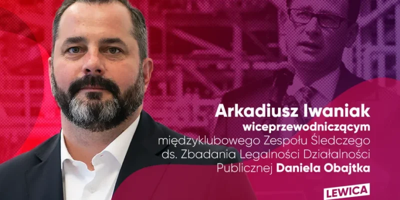 Portret Arkadiusza Iwaniaka, wiceprzewodniczącego międzyklubowego Zespołu Śledczego ds. Zbadania Legalności Działalności Publicznej Daniela Obajtka, na różowo-fioletowym tle z logo Lewica.