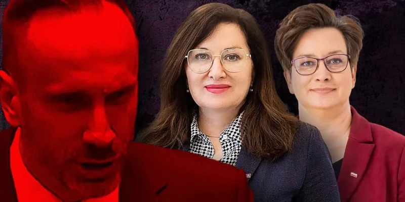 Trzy osoby stoją na ciemnym tle: dwie kobiety w garniturach (granatowym i bordowym) oraz mężczyzna po lewej w czerwieni.