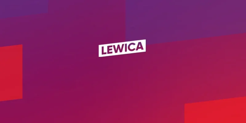 Białe logo "LEWICA" na ukośnym prostokącie na fioletowo‑czerwonym gradientowym tle z czerwonymi geometrycznymi akcentami.