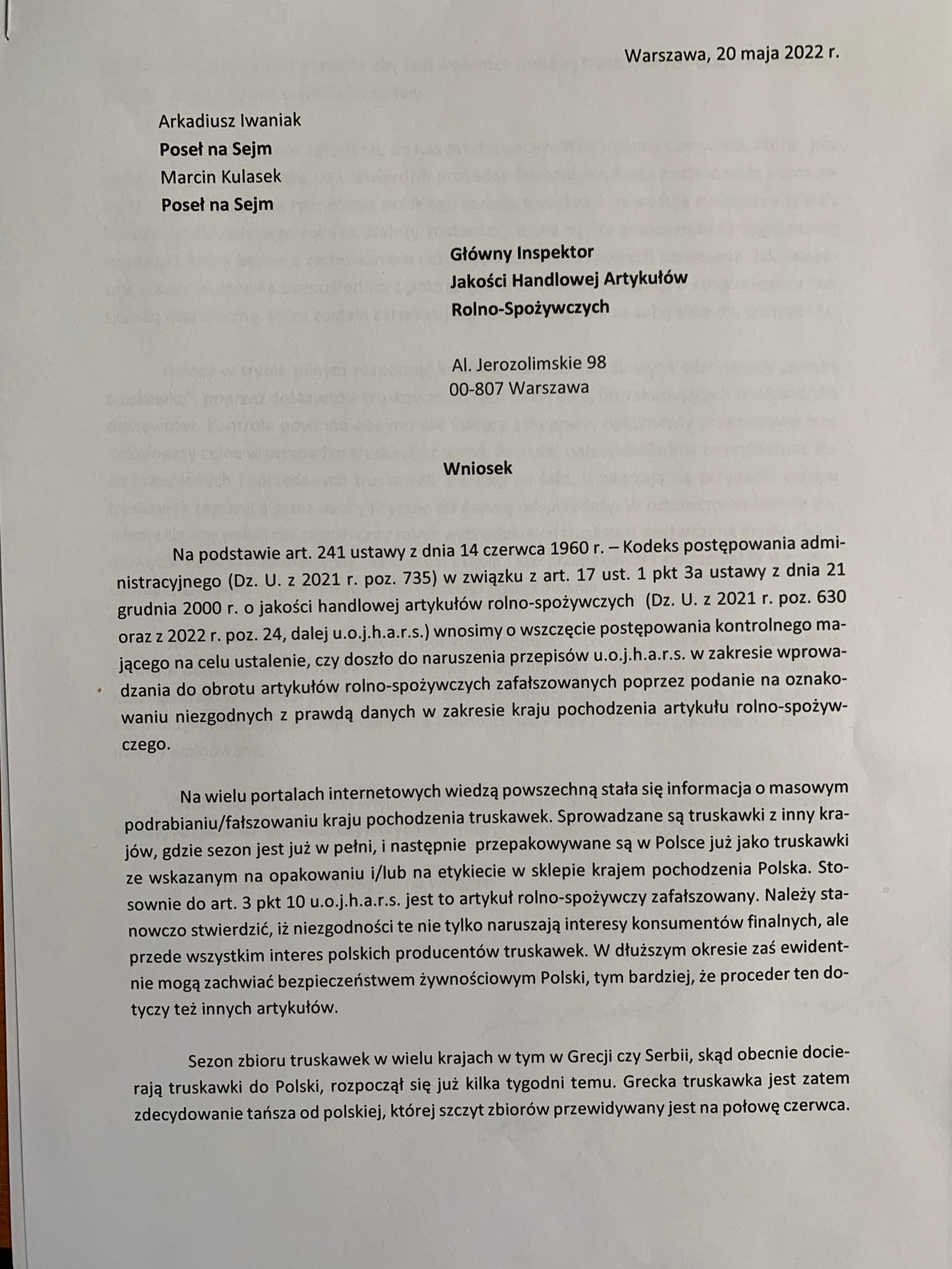 Strona urzędowego pisma z Warszawy z 20 maja 2022 r., skierowanego do Głównego Inspektora Jakości Handlowej Artykułów Rolno-Spożywczych, zatytułowanego „Wniosek” i zawierającego dane adresowe oraz treść dotyczącą kontroli podrabianych truskawek.
