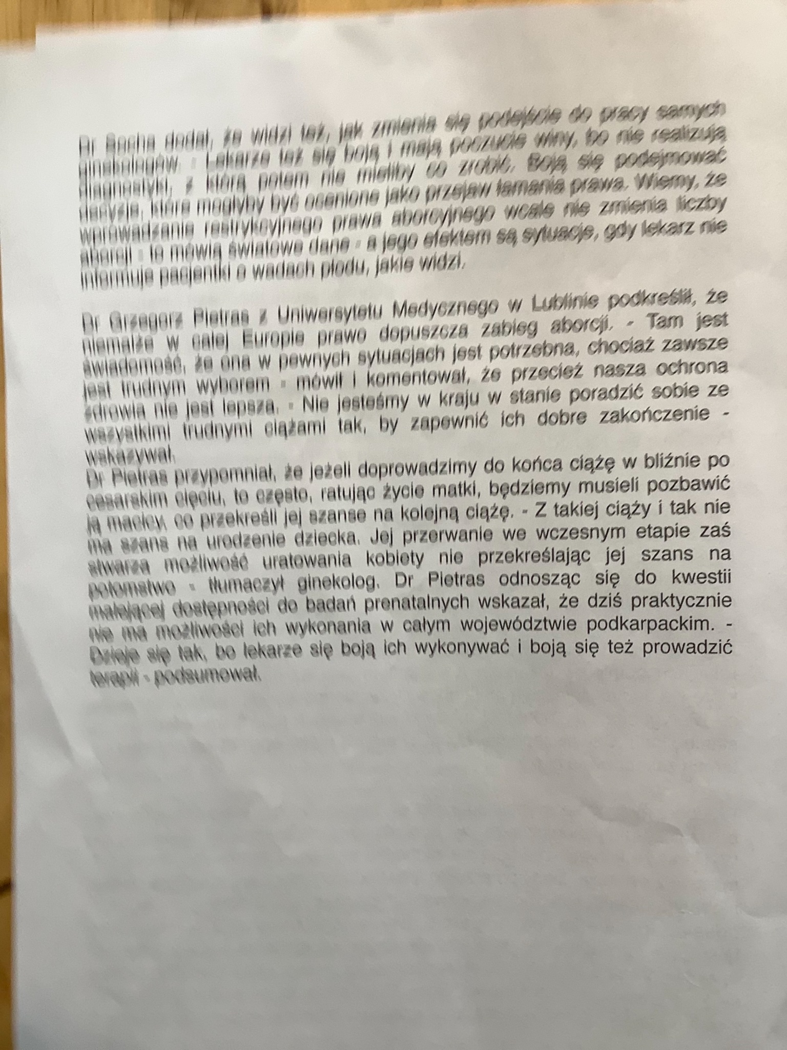 Strona papierowego dokumentu z polskim tekstem odnoszącego się do incydentu w Rypinie i zawierającego krytyczny cytat o spotkaniach PiS.